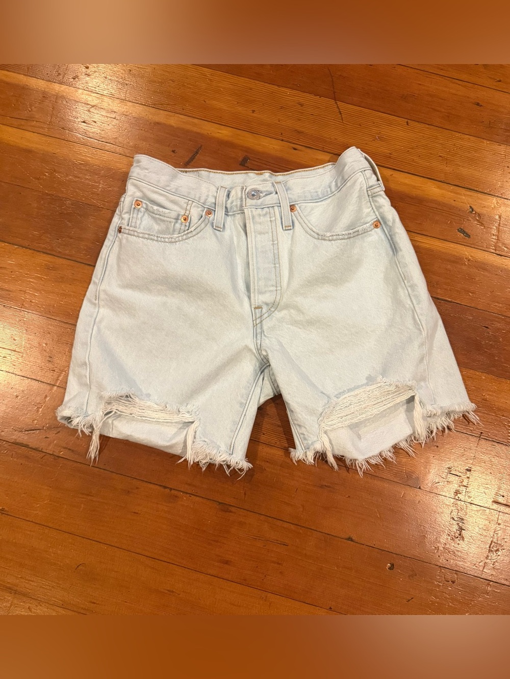 Levi's 501 Mid-Thigh Distressed Denim Shorts size 26